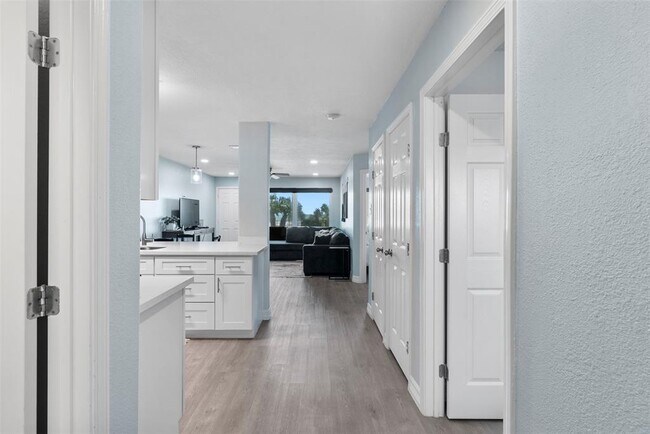 Building Photo - 7600 Seawall Blvd