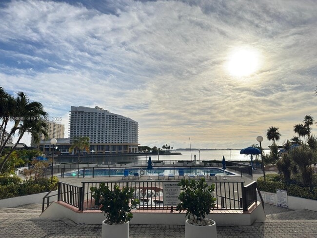 Building Photo - 999 Brickell Bay Dr