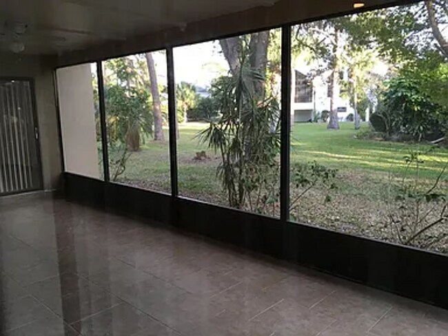 Building Photo - 4458 Dewey Dr