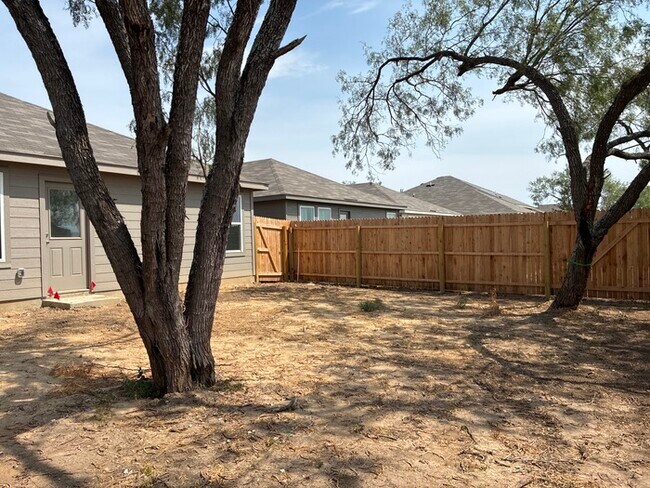 Building Photo - Charming 4 beds 2 baths in San Antonio!