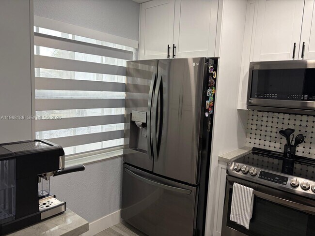 Building Photo - 14113 SW 120th Ct