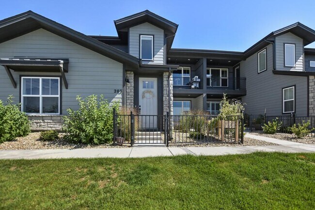 Building Photo - 6826 School House Dr