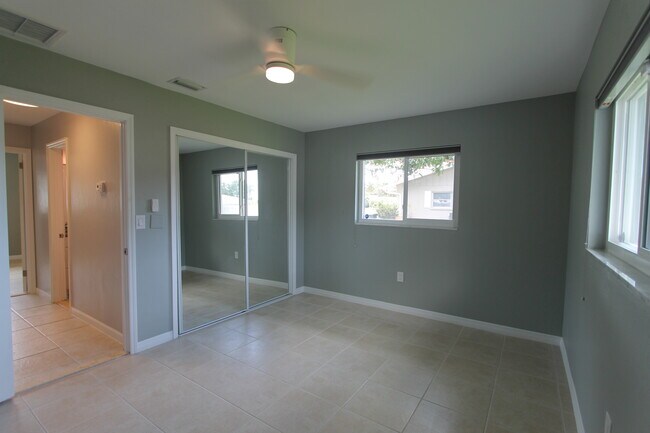 Building Photo - 5522 Yorkshire Way