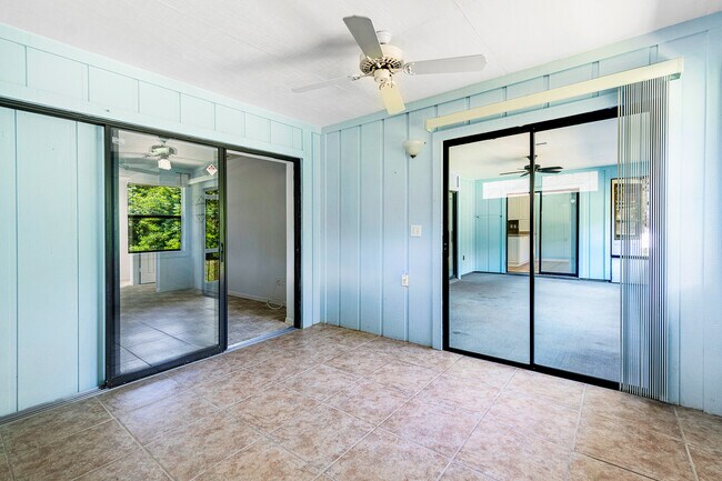 Building Photo - 2041 SE Floresta Dr