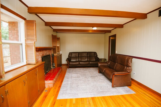 Building Photo - 524 S Ridge Dr