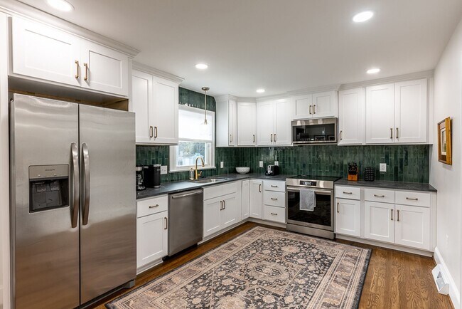 Building Photo - Wake up on Polo – Fully Furnished Home Nea...