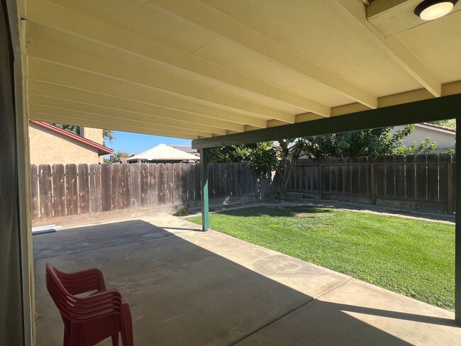 Building Photo - Atwater: $2100 3 bed 2 bath cute home with...