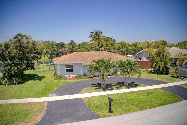 Building Photo - 19445 Carolina Cir