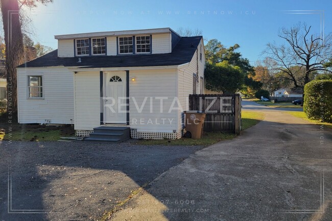 Building Photo - Updated 3 Bedroom/2 Bathroom House in Mobile!