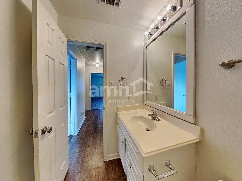 Building Photo - 4345 Medina River Loop