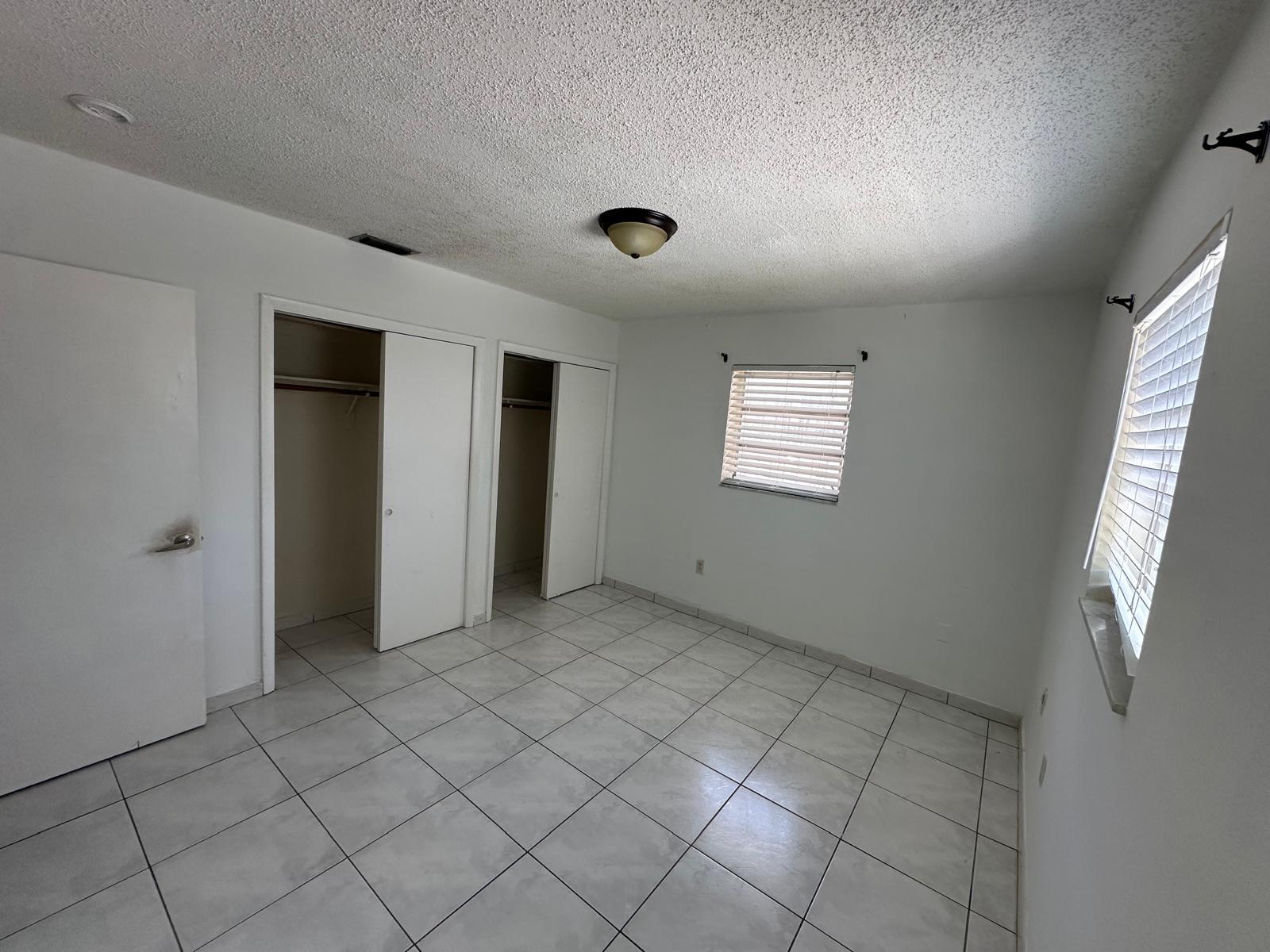 Building Photo - 881 SW 66th Ave