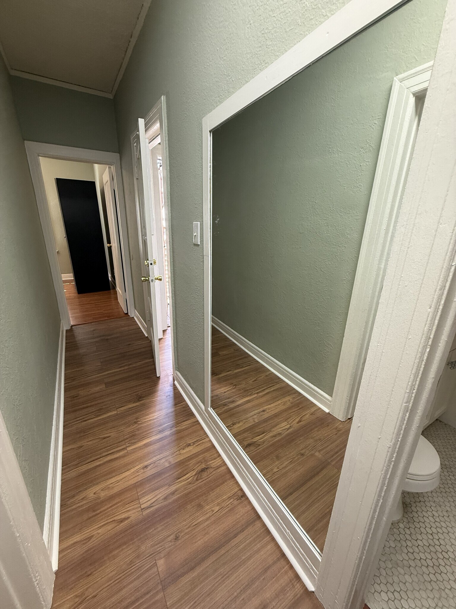 Building Photo - 2949 Raymond Ave