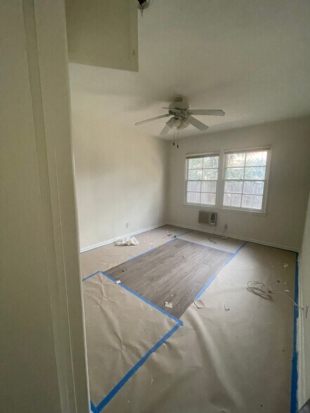 Building Photo - 14315 Burbank Blvd