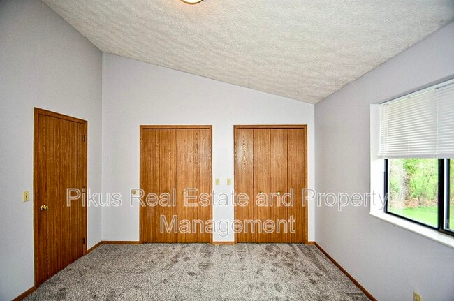Building Photo - 2008 Redwing Dr