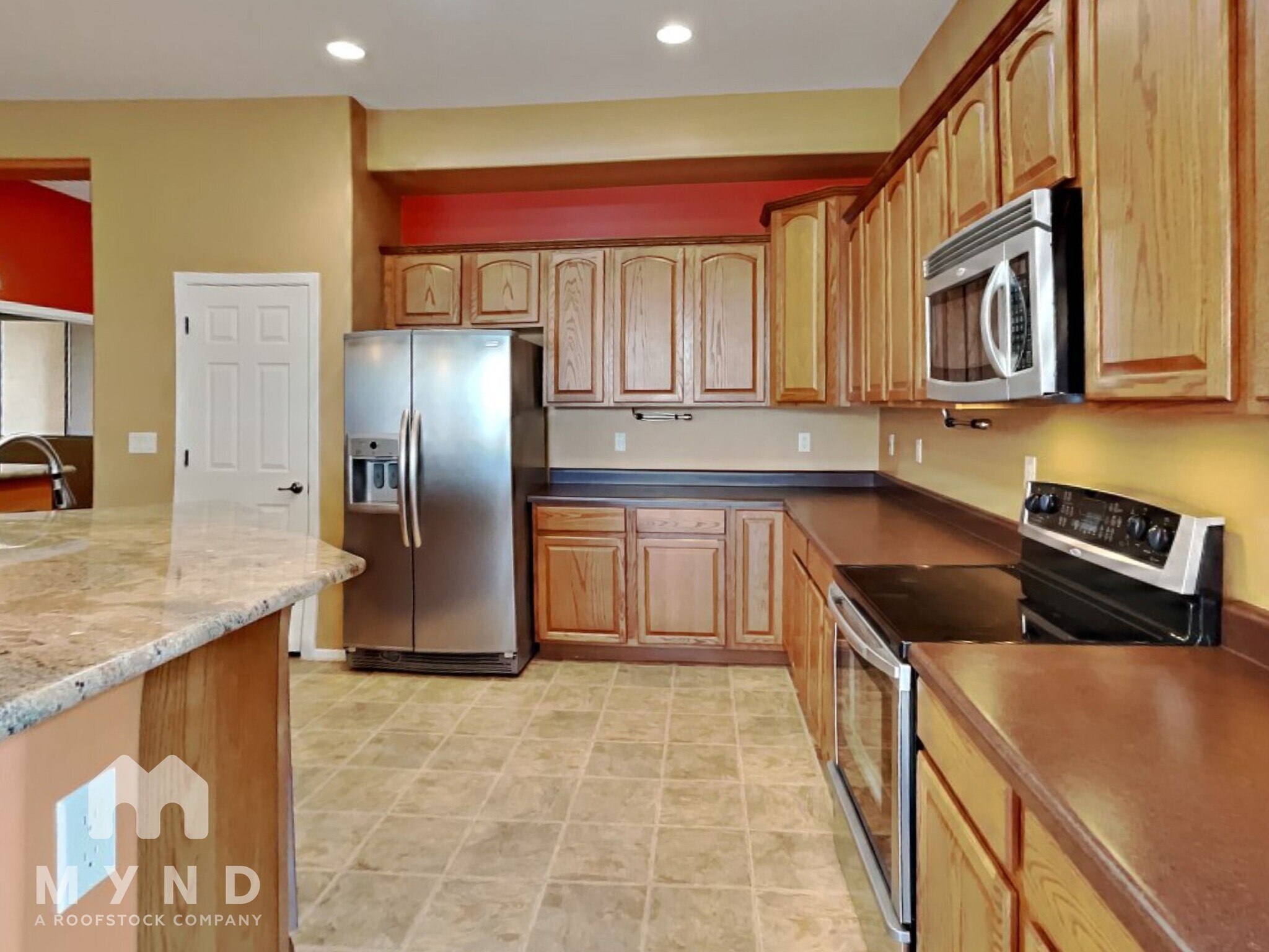 Building Photo - 1141 W Tenniel Dr