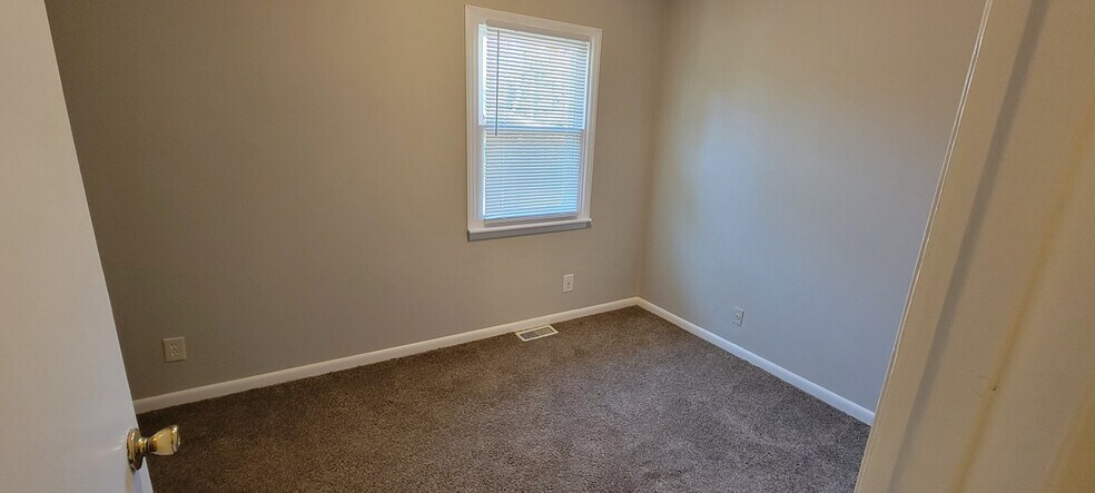 Building Photo - 3923 Overland Hts