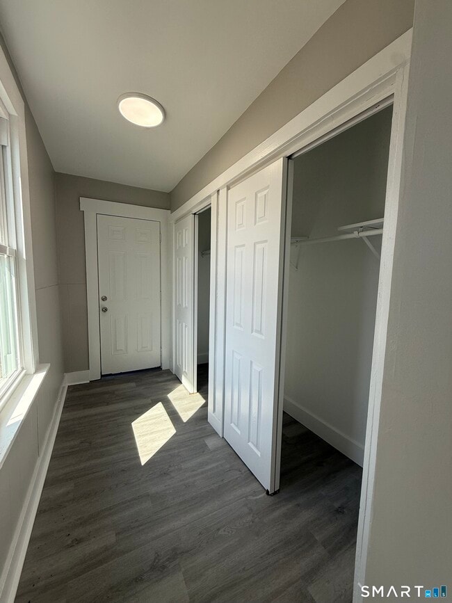 Building Photo - 420 Short Beach Rd