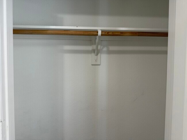 Building Photo - 413 Hilltop Dr