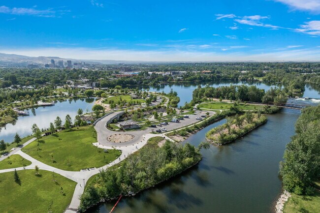 Building Photo - 3655 N Willowbar Ln