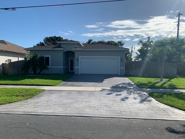 Building Photo - NEWER CONSTRUCTION MODERN HOME