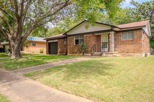 Building Photo - FREE DECEMBER RENT!!!! GORGEOUS REMODELED HOME!!!