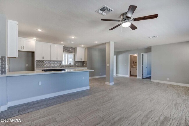 Building Photo - 557 W Toledo St