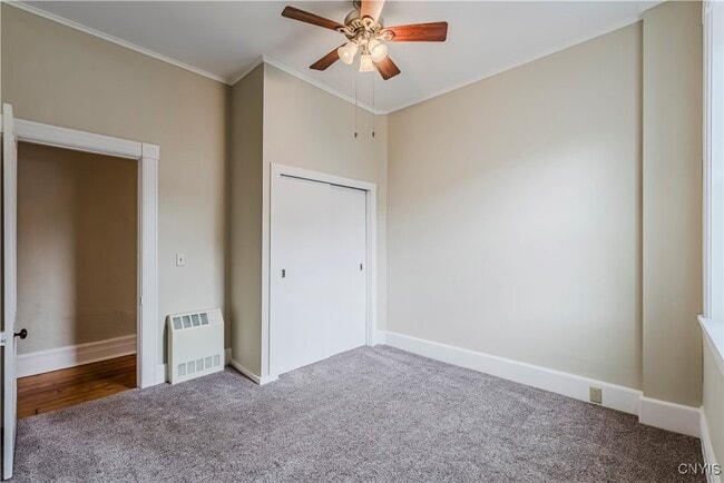 Building Photo - 25 College St