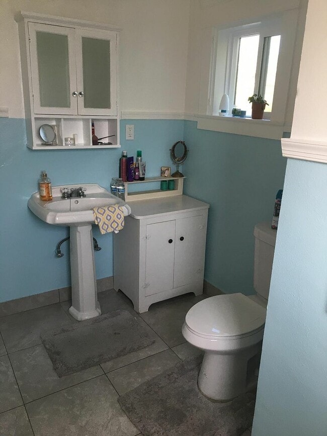 Building Photo - 314 De La Mare Ave