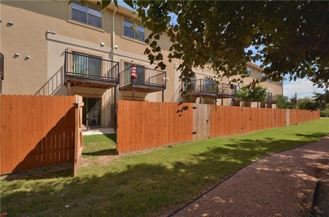 Building Photo - 13420 Lyndhurst St