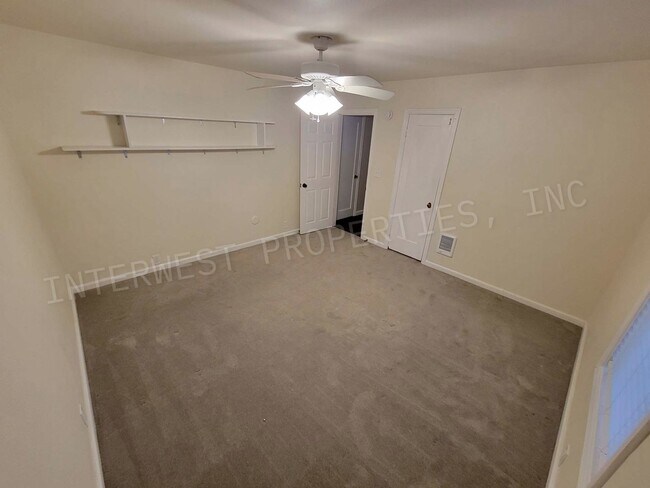 Building Photo - *RENT PROMO* 3+bd 1.5 ba Single Level West...