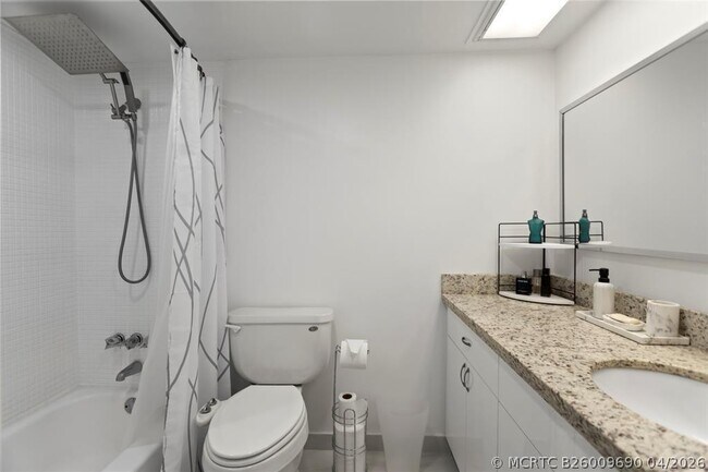 Building Photo - 3100 NE 48th Ct