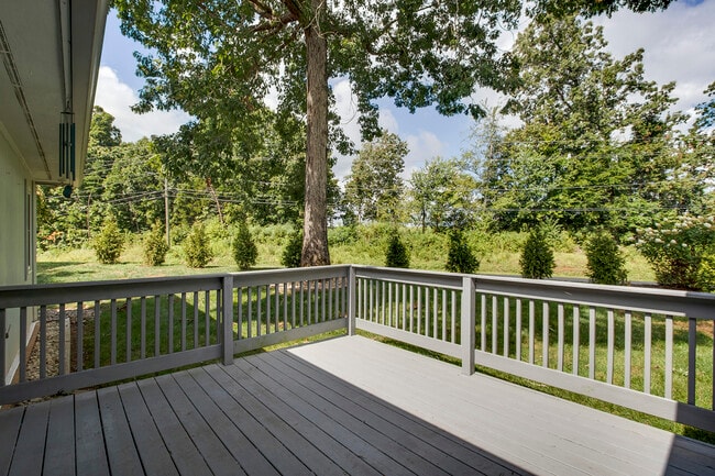 Building Photo - 201 Seminole Cir