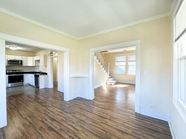 Building Photo - Charming 3BD/1BA Home In Unbeatable Location