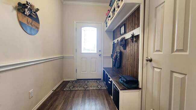 Building Photo - New, Gorgeous 4 bedroom, 3 bathroom home C...