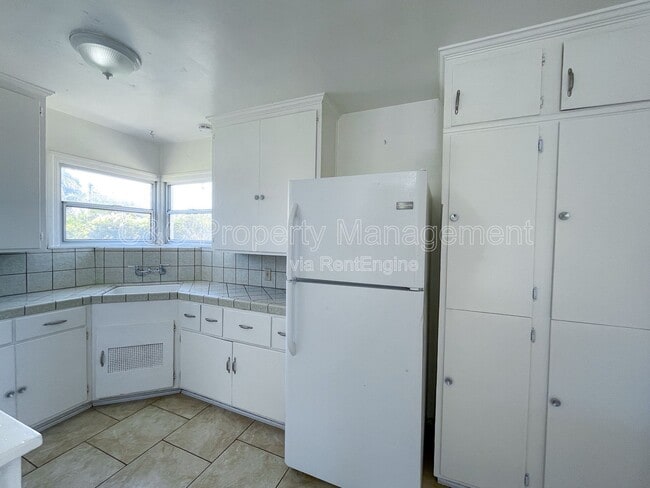 Building Photo - 105 W Curtis St