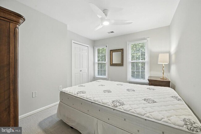 Building Photo - 10198 Cedar Pond Dr