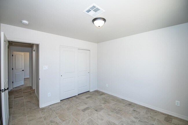 Building Photo - 12527 E 49th Dr