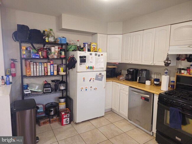 Building Photo - 12 Fairmount Dr