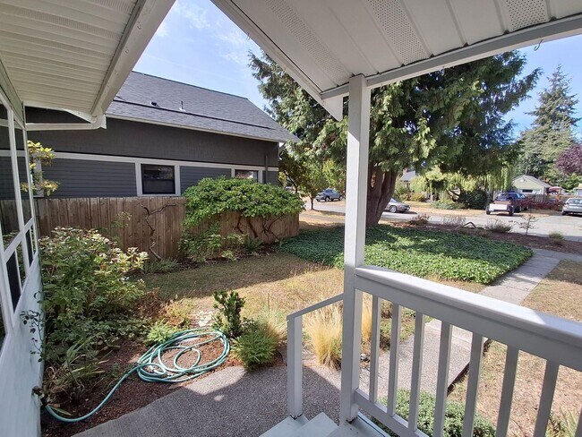 Building Photo - 2716 Elm St