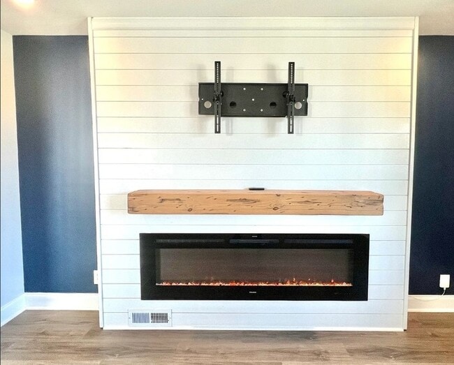 Building Photo - 64 W High St