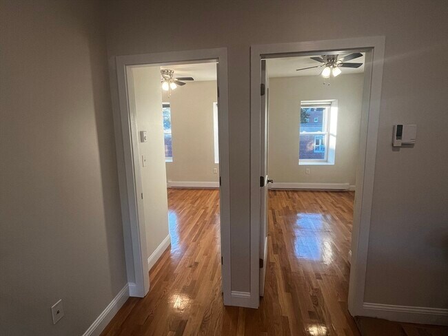 Building Photo - 100 Tyler St