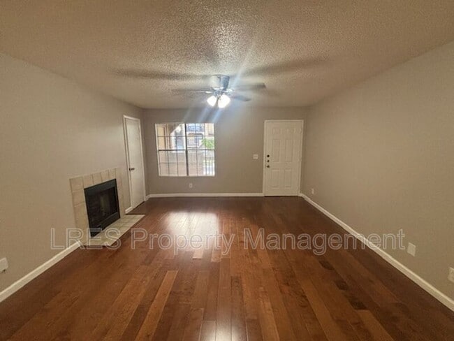 Building Photo - 390 Lake Placid Ct