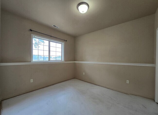 Building Photo - 1317 Mirror Lake Ln