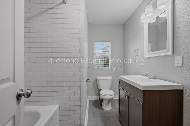 Building Photo - 215 W Walker St