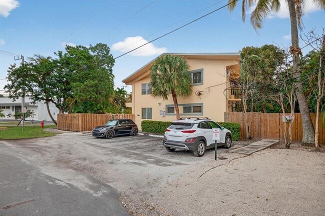 Building Photo - 2624 NE 30th Pl