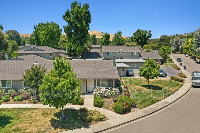 Building Photo - 2899 Fountainhead Dr