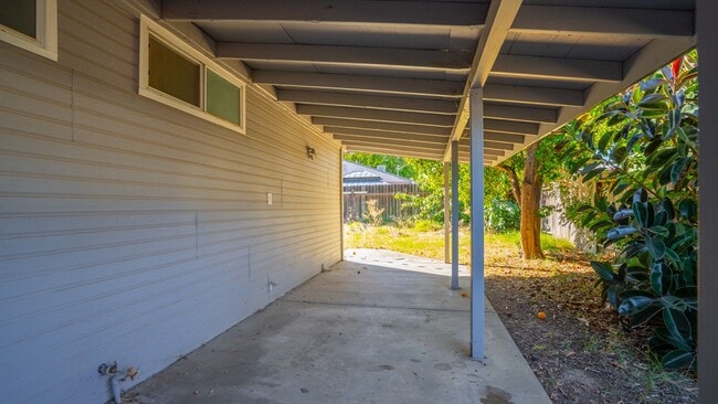 Building Photo - 3 Bedroom home in Winters