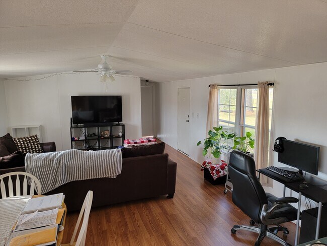 Building Photo - 3114 Dairyland Rd