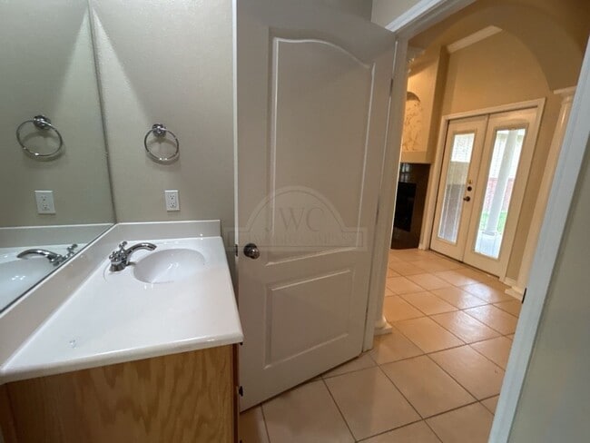 Building Photo - 808 Danny Cir