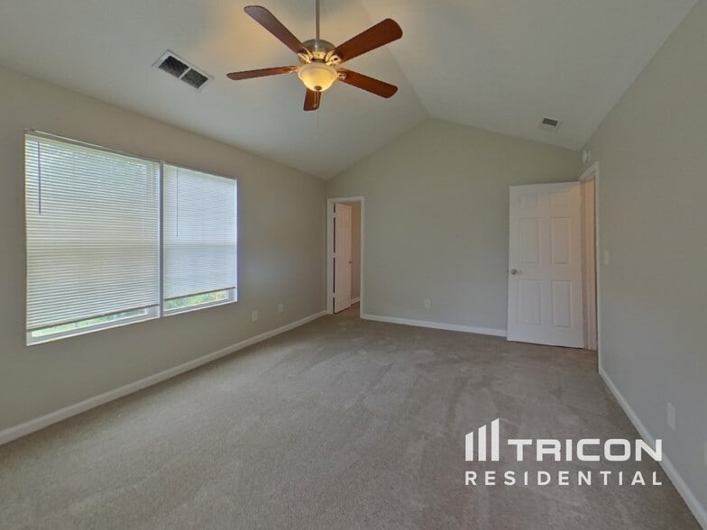 Building Photo - 1400 Meadow Ct